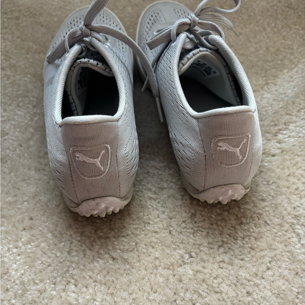 EUC Women’s Puma 6.5 Gray/White Golf Sneaker - Picture 4 of 7
